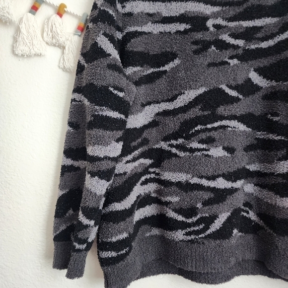 Barefoot Dreams Cozychic Seaside Camo Crewneck Knit Black Pullover Soft Comfy 2x - Picture 8 of 10